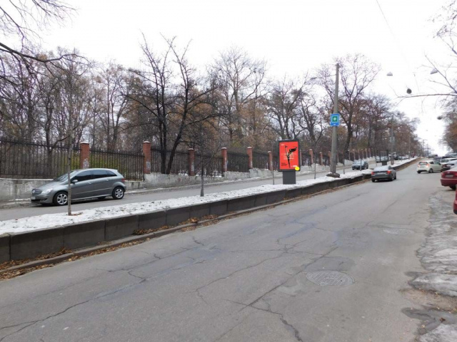 Сітіскролл 1.2x1.8,  Толстого Льва вул. 25 на розподільчій смузі