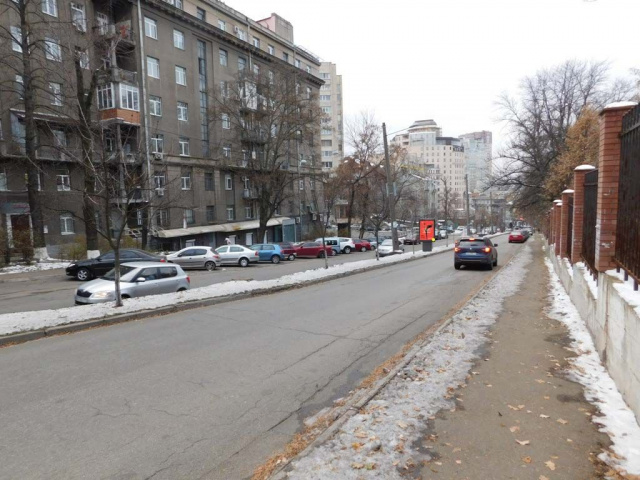 Сітіскролл 1.2x1.8,  Толстого Льва вул. 25 на розподільчій смузі